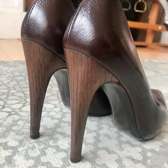Salvatore Ferragamo brown leather shoes, wooden high heel, size 7.5 - Picture 2 of 7